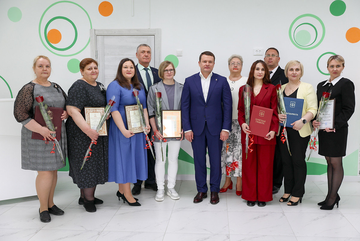 Сотрудники Управления социальных программ и надымского филиала ЦСО «Садко» отметили профессиональный праздник